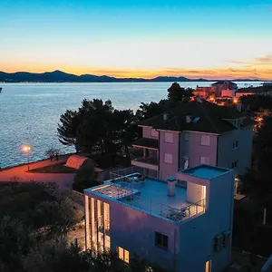karma-52.hotelinzadar.com/